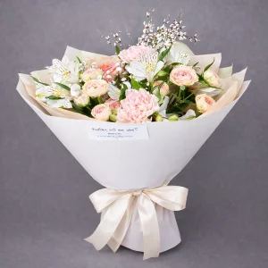 Влюбленность в лето - букет из роз и альстромерий